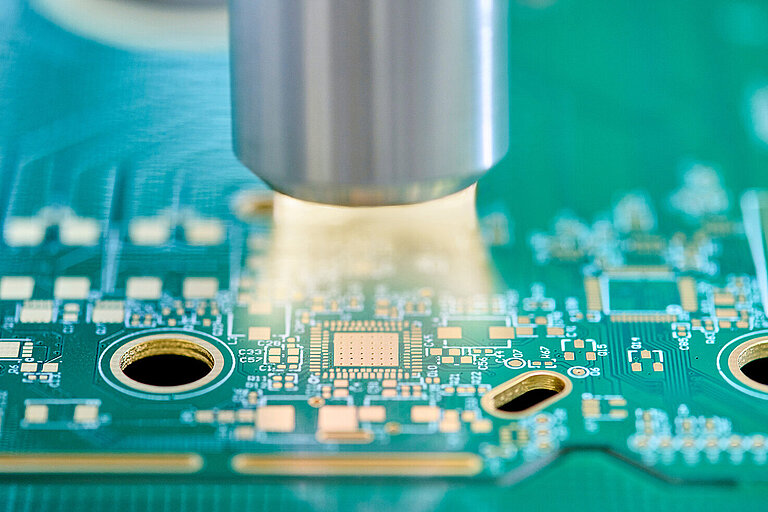 Plasma Reinigung und Aktivierung von PCB
